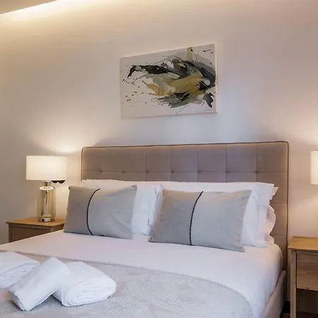 Deluxe Monte Apartment